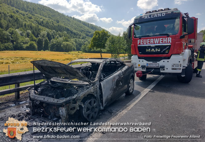 20230625 Pkw in Vollbrand auf der A21  Foto: Freiwillige Feuerwehr Alland