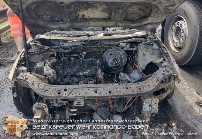 20230625 Pkw in Vollbrand auf der A21  Foto: Freiwillige Feuerwehr Alland