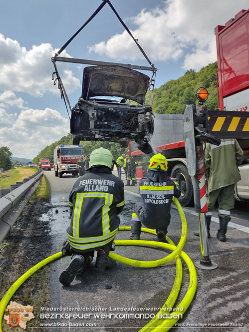 20230625 Pkw in Vollbrand auf der A21  Foto: Freiwillige Feuerwehr Alland