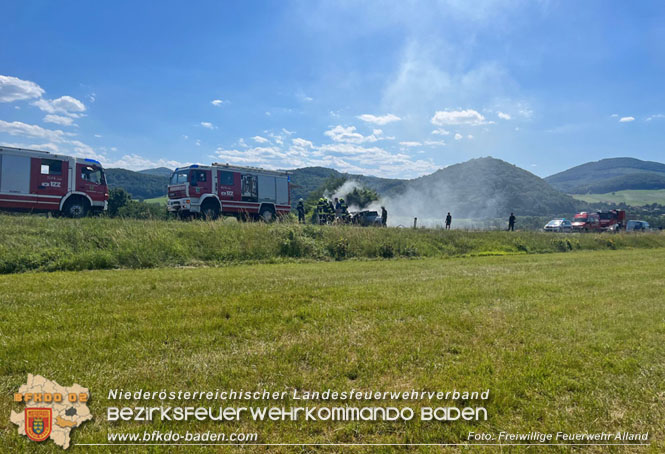 20230629 Fahrzeugbrand auf der B11 bei Alland  Foto: Freiwillige Feuerwehr Alland