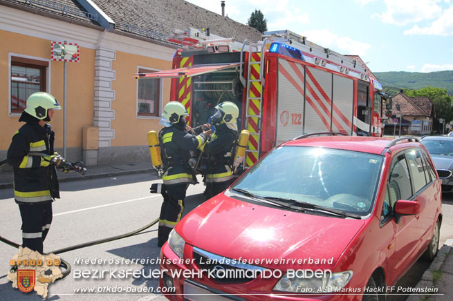 20230707_Fahrzeugbrand durch überhitzten Werkzeug-Akku ausgelöst Foto: ASB ÖA Markus Hackl FF Pottenstein 20230707_Fahrzeugbrand durch überhitzten Werkzeug-Akku ausgelöst Foto: ASB ÖA Markus Hackl FF Pottenstein