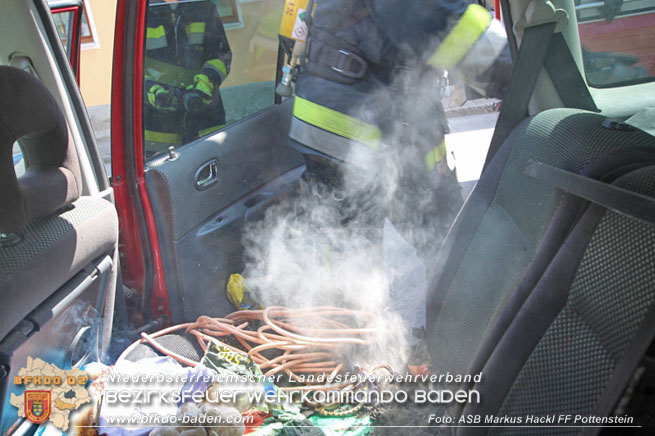 20230707_Fahrzeugbrand durch überhitzten Werkzeug-Akku ausgelöst Foto: ASB ÖA Markus Hackl FF Pottenstein 20230707_Fahrzeugbrand durch überhitzten Werkzeug-Akku ausgelöst Foto: ASB ÖA Markus Hackl FF Pottenstein