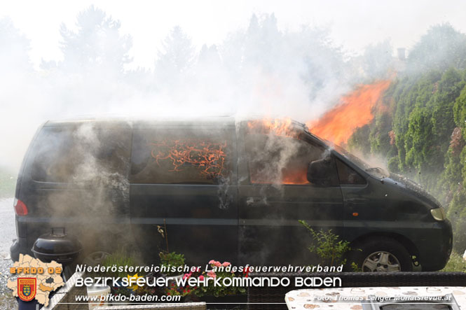 20230711 Abgestellter Pkw in Weigelsdorf in Brand geraten Foto: Thomas Lenger Monatsrevue.at 20230711 Abgestellter Pkw in Weigelsdorf in Brand geraten Foto: Thomas Lenger Monatsrevue.at