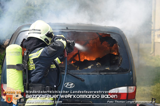 20230711 Abgestellter Pkw in Weigelsdorf in Brand geraten Foto: Thomas Lenger Monatsrevue.at 20230711 Abgestellter Pkw in Weigelsdorf in Brand geraten Foto: Thomas Lenger Monatsrevue.at