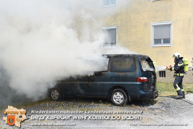 20230711 Abgestellter Pkw in Weigelsdorf in Brand geraten Foto: Thomas Lenger Monatsrevue.at 20230711 Abgestellter Pkw in Weigelsdorf in Brand geraten Foto: Thomas Lenger Monatsrevue.at