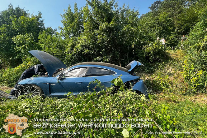 20230711 Verkehrsunfall im Helenental  Foto: Freiwillige Feuerwehr Alland