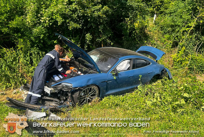20230711 Verkehrsunfall im Helenental  Foto: Freiwillige Feuerwehr Alland
