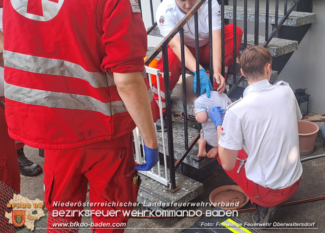 20230717 Kleines Mädchen mit schwerem Gerät befreit Foto: Freiwillige Feuerwehr Oberwaltersdorf 20230717 Kleines Mädchen mit schwerem Gerät befreit Foto: Freiwillige Feuerwehr Oberwaltersdorf