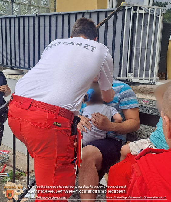 20230717 Kleines Mädchen mit schwerem Gerät befreit Foto: Freiwillige Feuerwehr Oberwaltersdorf 20230717 Kleines Mädchen mit schwerem Gerät befreit Foto: Freiwillige Feuerwehr Oberwaltersdorf