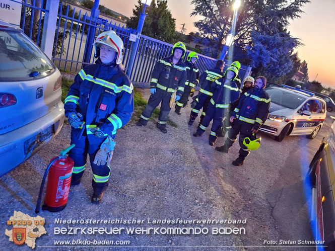 20230822 Lenkerin prallt mit Pkw gegen mehrere abgestellte Fahrzeuge  Foto: Stefan Schneider