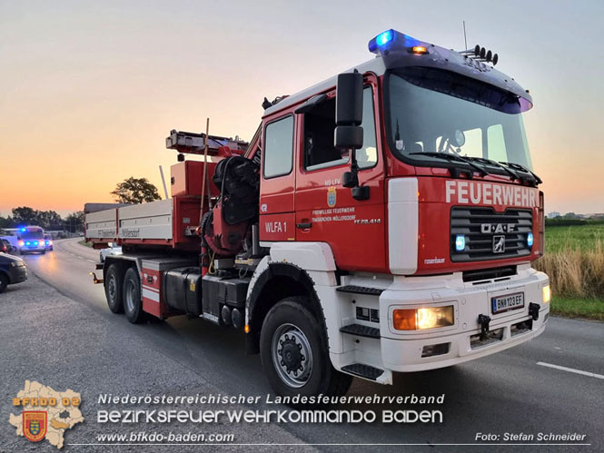 20230822 Lenkerin prallt mit Pkw gegen mehrere abgestellte Fahrzeuge  Foto: Stefan Schneider