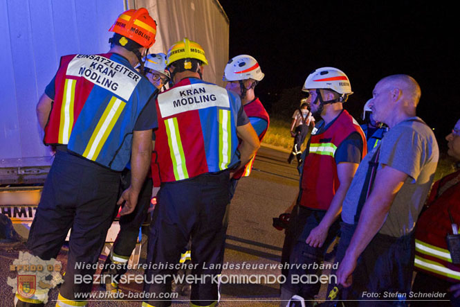 20230822 Schwere LKW Bergung in Bad Vöslau  Foto: Stefan Schneider BFKDO BADEN