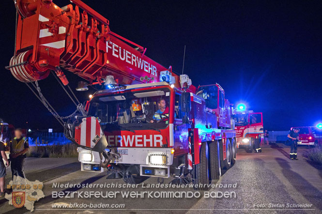 20230822 Schwere LKW Bergung in Bad Vöslau  Foto: Stefan Schneider BFKDO BADEN