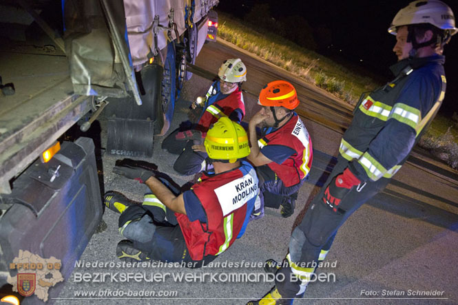 20230822 Schwere LKW Bergung in Bad Vöslau  Foto: Stefan Schneider BFKDO BADEN