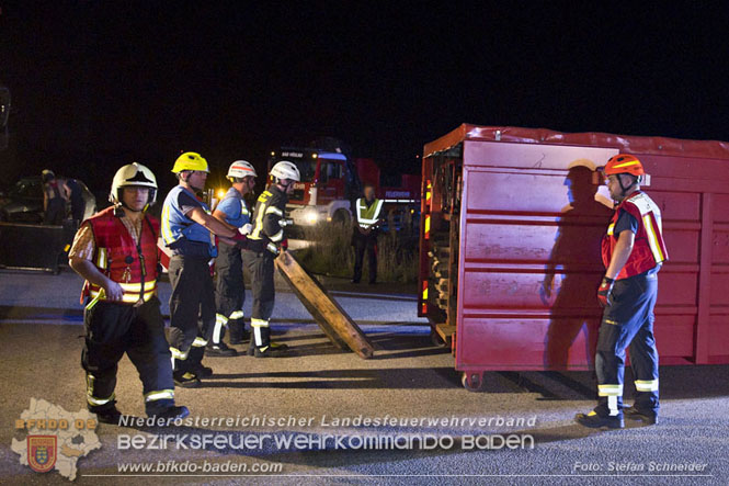 20230822 Schwere LKW Bergung in Bad Vöslau  Foto: Stefan Schneider BFKDO BADEN