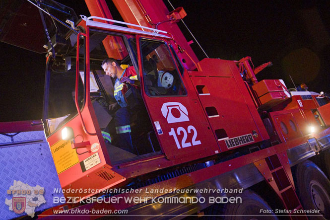 20230822 Schwere LKW Bergung in Bad Vöslau  Foto: Stefan Schneider BFKDO BADEN