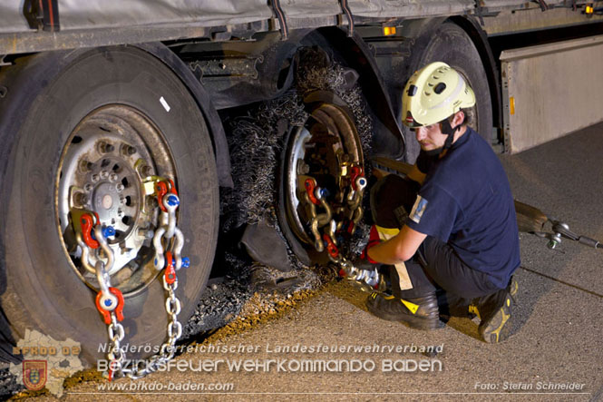 20230822 Schwere LKW Bergung in Bad Vöslau  Foto: Stefan Schneider BFKDO BADEN