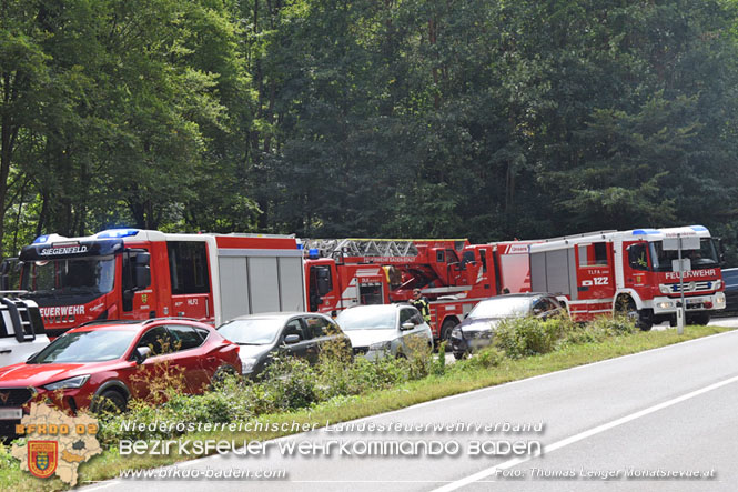 20230827 Großeinsatz nach Sturz ins Flussbett der Schwechat Foto: Thomas Lenger Monatsreveue.at 20230827 Großeinsatz nach Sturz ins Flussbett der Schwechat Foto: Thomas Lenger Monatsreveue.at