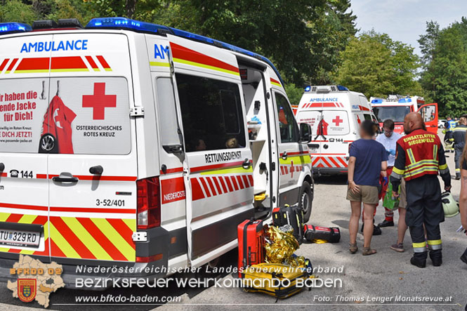 20230827 Großeinsatz nach Sturz ins Flussbett der Schwechat Foto: Thomas Lenger Monatsreveue.at 20230827 Großeinsatz nach Sturz ins Flussbett der Schwechat Foto: Thomas Lenger Monatsreveue.at