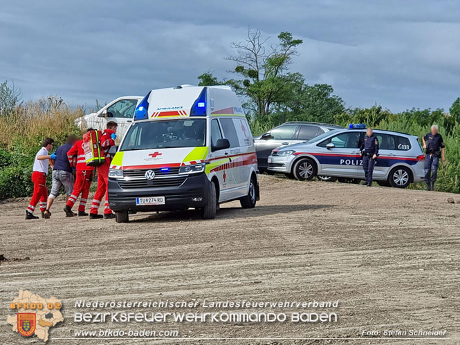 20230828 Arbeitsunfall in Blumau - Feuerwehr befreit LKW Lenker Foto: Stefan Schneider BFKDO BADEN 20230828 Arbeitsunfall in Blumau - Feuerwehr befreit LKW Lenker Foto: Stefan Schneider BFKDO BADEN
