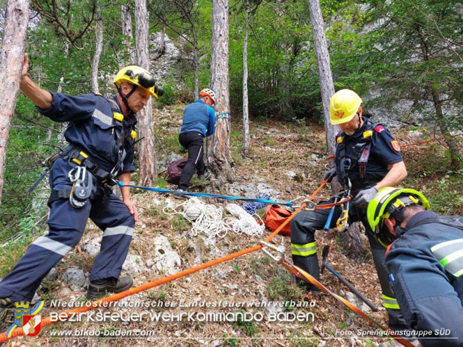 Erfolgreicher Einsatz des Sonderdienstes Sprengdienst in Muggendorf (Bzirk WN) Foto: Sprengdienstgruppe SÜD Erfolgreicher Einsatz des Sonderdienstes Sprengdienst in Muggendorf (Bzirk WN) Foto: Sprengdienstgruppe SÜD