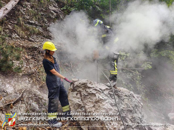 Erfolgreicher Einsatz des Sonderdienstes Sprengdienst in Muggendorf (Bzirk WN) Foto: Sprengdienstgruppe SÜD Erfolgreicher Einsatz des Sonderdienstes Sprengdienst in Muggendorf (Bzirk WN) Foto: Sprengdienstgruppe SÜD