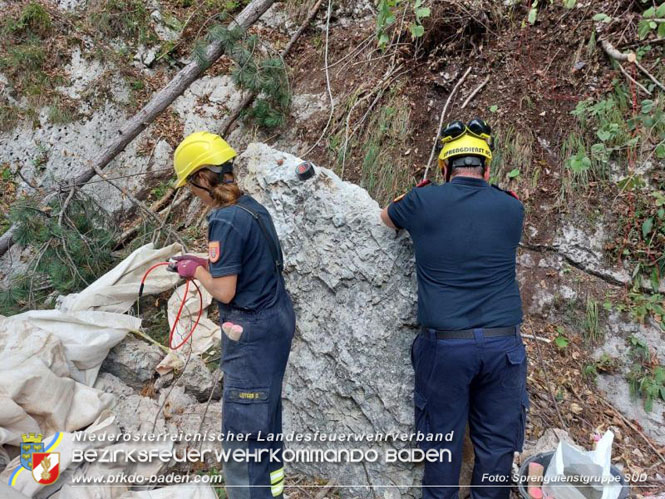 Erfolgreicher Einsatz des Sonderdienstes Sprengdienst in Muggendorf (Bzirk WN) Foto: Sprengdienstgruppe SÜD Erfolgreicher Einsatz des Sonderdienstes Sprengdienst in Muggendorf (Bzirk WN) Foto: Sprengdienstgruppe SÜD