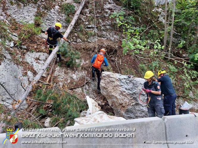 Erfolgreicher Einsatz des Sonderdienstes Sprengdienst in Muggendorf (Bzirk WN) Foto: Sprengdienstgruppe SÜD Erfolgreicher Einsatz des Sonderdienstes Sprengdienst in Muggendorf (Bzirk WN) Foto: Sprengdienstgruppe SÜD