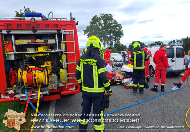 20230829 Schwerer Verkehrsunfall auf der B16 Trumau fordert 2 Verletzte Foto: Freiwillige Feuerwehr Oberwaltersdorf 20230829 Schwerer Verkehrsunfall auf der B16 Trumau fordert 2 Verletzte Foto: Freiwillige Feuerwehr Oberwaltersdorf