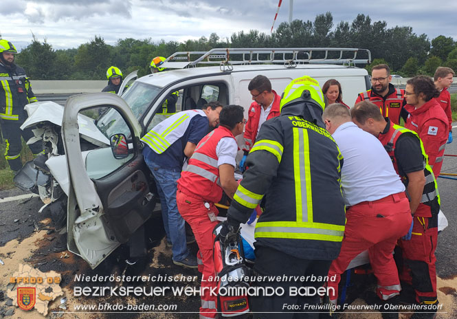 20230829 Schwerer Verkehrsunfall auf der B16 Trumau fordert 2 Verletzte Foto: Freiwillige Feuerwehr Oberwaltersdorf 20230829 Schwerer Verkehrsunfall auf der B16 Trumau fordert 2 Verletzte Foto: Freiwillige Feuerwehr Oberwaltersdorf