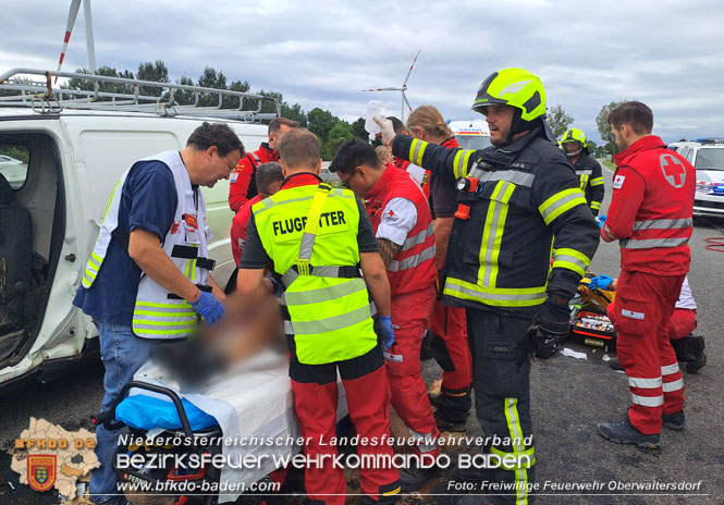 20230829 Schwerer Verkehrsunfall auf der B16 Trumau fordert 2 Verletzte Foto: Freiwillige Feuerwehr Oberwaltersdorf 20230829 Schwerer Verkehrsunfall auf der B16 Trumau fordert 2 Verletzte Foto: Freiwillige Feuerwehr Oberwaltersdorf