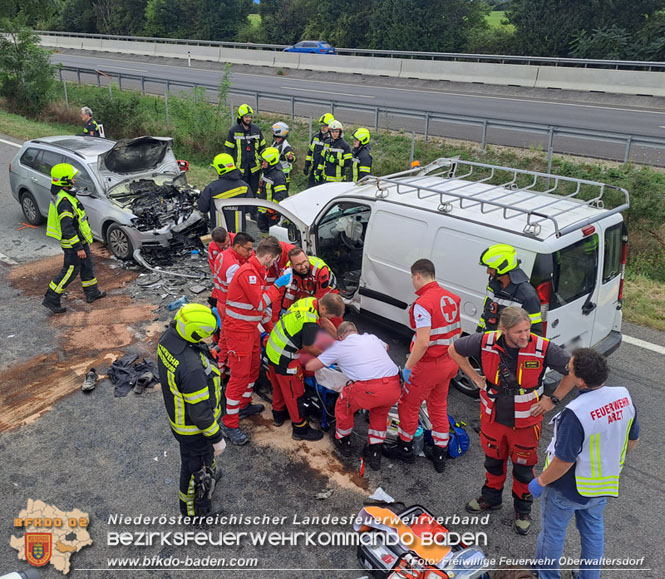 20230829 Schwerer Verkehrsunfall auf der B16 Trumau fordert 2 Verletzte Foto: Freiwillige Feuerwehr Oberwaltersdorf 20230829 Schwerer Verkehrsunfall auf der B16 Trumau fordert 2 Verletzte Foto: Freiwillige Feuerwehr Oberwaltersdorf
