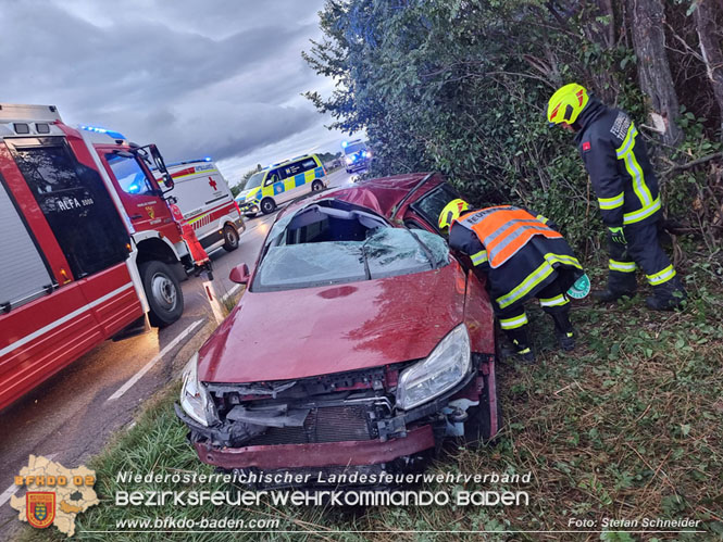 20230830 Verkehrsunfall auf der L157 Tattendorf - Oeynhausen Foto: Stefan Schneider BFKDO BADEN 20230830 Verkehrsunfall auf der L157 Tattendorf - Oeynhausen Foto: Stefan Schneider BFKDO BADEN