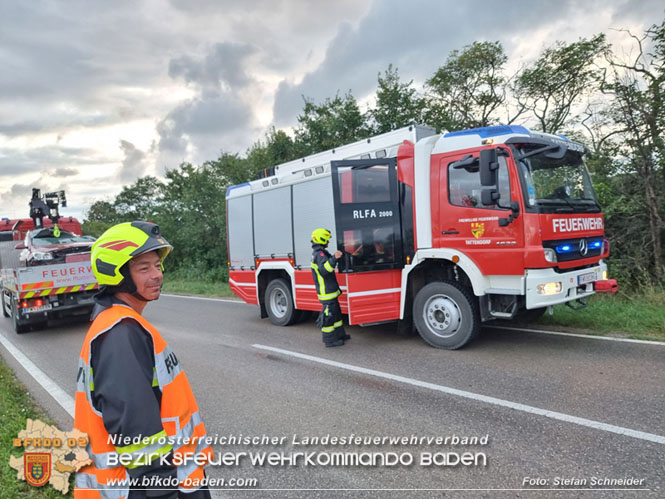 20230830 Verkehrsunfall auf der L157 Tattendorf - Oeynhausen Foto: Stefan Schneider BFKDO BADEN 20230830 Verkehrsunfall auf der L157 Tattendorf - Oeynhausen Foto: Stefan Schneider BFKDO BADEN