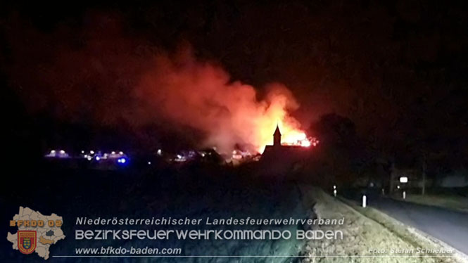20231007_Großbrand in Heizungsanlage von Hühnerstall in Schwarzensee/Neuhaus Foto: Stefan Schneider BFK Baden 20231007_Großbrand in Heizungsanlage von Hühnerstall in Schwarzensee/Neuhaus Foto: Stefan Schneider BFK Baden