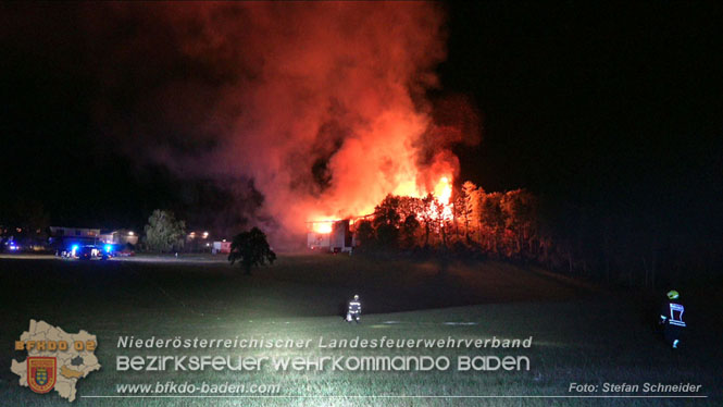20231007_Großbrand in Heizungsanlage von Hühnerstall in Schwarzensee/Neuhaus Foto: Stefan Schneider BFK Baden 20231007_Großbrand in Heizungsanlage von Hühnerstall in Schwarzensee/Neuhaus Foto: Stefan Schneider BFK Baden