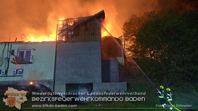 20231007_Großbrand in Heizungsanlage von Hühnerstall in Schwarzensee/Neuhaus Foto: Stefan Schneider BFK Baden 20231007_Großbrand in Heizungsanlage von Hühnerstall in Schwarzensee/Neuhaus Foto: Stefan Schneider BFK Baden