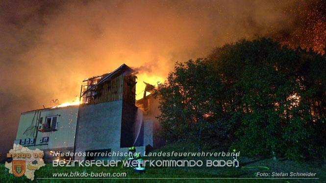 20231007_Großbrand in Heizungsanlage von Hühnerstall in Schwarzensee/Neuhaus Foto: Stefan Schneider BFK Baden 20231007_Großbrand in Heizungsanlage von Hühnerstall in Schwarzensee/Neuhaus Foto: Stefan Schneider BFK Baden