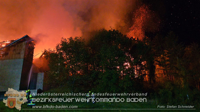 20231007_Großbrand in Heizungsanlage von Hühnerstall in Schwarzensee/Neuhaus Foto: Stefan Schneider BFK Baden 20231007_Großbrand in Heizungsanlage von Hühnerstall in Schwarzensee/Neuhaus Foto: Stefan Schneider BFK Baden