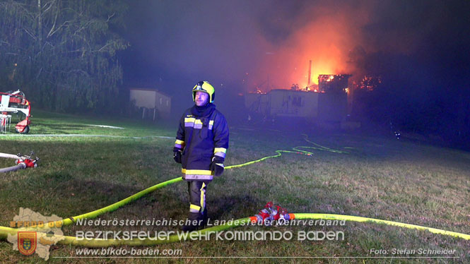 20231007_Großbrand in Heizungsanlage von Hühnerstall in Schwarzensee/Neuhaus Foto: Stefan Schneider BFK Baden 20231007_Großbrand in Heizungsanlage von Hühnerstall in Schwarzensee/Neuhaus Foto: Stefan Schneider BFK Baden