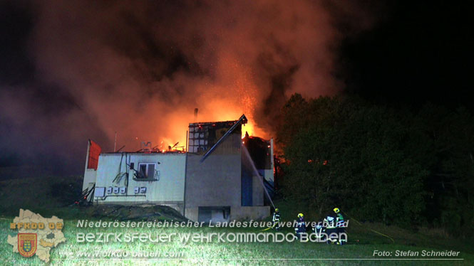 20231007_Großbrand in Heizungsanlage von Hühnerstall in Schwarzensee/Neuhaus Foto: Stefan Schneider BFK Baden 20231007_Großbrand in Heizungsanlage von Hühnerstall in Schwarzensee/Neuhaus Foto: Stefan Schneider BFK Baden