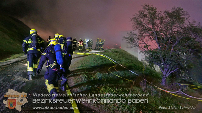 20231007_Großbrand in Heizungsanlage von Hühnerstall in Schwarzensee/Neuhaus Foto: Stefan Schneider BFK Baden 20231007_Großbrand in Heizungsanlage von Hühnerstall in Schwarzensee/Neuhaus Foto: Stefan Schneider BFK Baden
