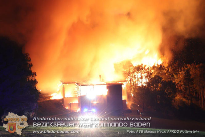 20231007_Großbrand in Heizungsanlage von Hühnerstall in Schwarzensee/Neuhaus Foto: ASB Markus Hackl AFK Pottenstein 20231007_Großbrand in Heizungsanlage von Hühnerstall in Schwarzensee/Neuhaus Foto: ASB Markus Hackl AFK Pottenstein