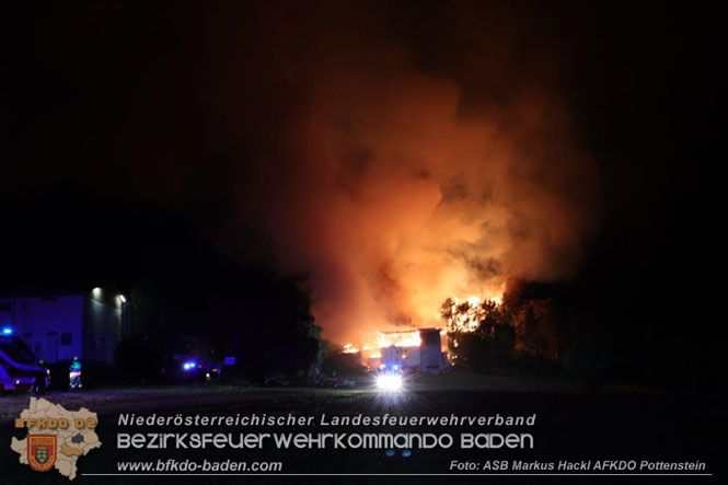 20231007_Großbrand in Heizungsanlage von Hühnerstall in Schwarzensee/Neuhaus Foto: ASB Markus Hackl AFK Pottenstein 20231007_Großbrand in Heizungsanlage von Hühnerstall in Schwarzensee/Neuhaus Foto: ASB Markus Hackl AFK Pottenstein