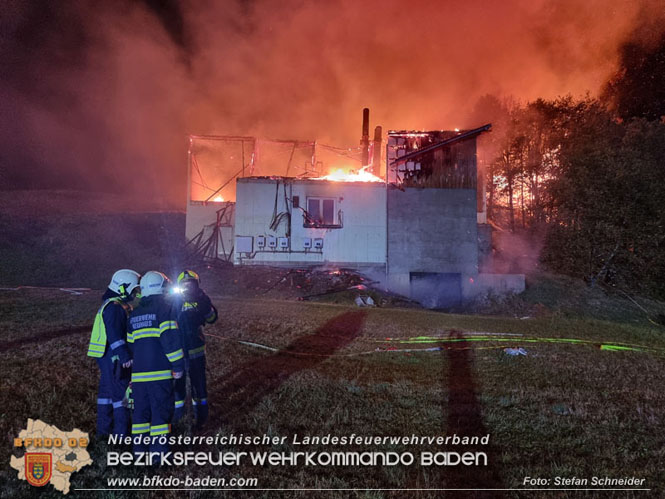 20231007_Großbrand in Heizungsanlage von Hühnerstall in Schwarzensee/Neuhaus Foto: Stefan Schneider BFK Baden 20231007_Großbrand in Heizungsanlage von Hühnerstall in Schwarzensee/Neuhaus Foto: Stefan Schneider BFK Baden