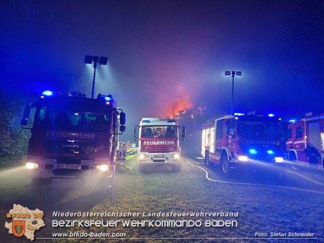 20231007_Großbrand in Heizungsanlage von Hühnerstall in Schwarzensee/Neuhaus Foto: Stefan Schneider BFK Baden 20231007_Großbrand in Heizungsanlage von Hühnerstall in Schwarzensee/Neuhaus Foto: Stefan Schneider BFK Baden