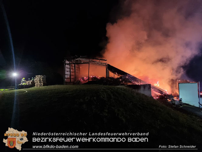 20231007_Großbrand in Heizungsanlage von Hühnerstall in Schwarzensee/Neuhaus Foto: Stefan Schneider BFK Baden 20231007_Großbrand in Heizungsanlage von Hühnerstall in Schwarzensee/Neuhaus Foto: Stefan Schneider BFK Baden