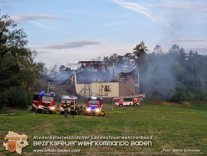 20231007_Großbrand in Heizungsanlage von Hühnerstall in Schwarzensee/Neuhaus Foto: Stefan Schneider BFK Baden 20231007_Großbrand in Heizungsanlage von Hühnerstall in Schwarzensee/Neuhaus Foto: Stefan Schneider BFK Baden