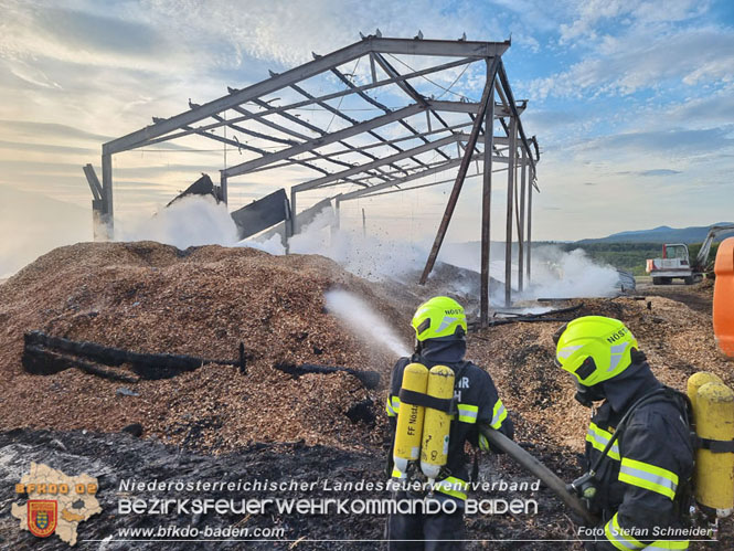 20231007_Großbrand in Heizungsanlage von Hühnerstall in Schwarzensee/Neuhaus Foto: Stefan Schneider BFK Baden 20231007_Großbrand in Heizungsanlage von Hühnerstall in Schwarzensee/Neuhaus Foto: Stefan Schneider BFK Baden