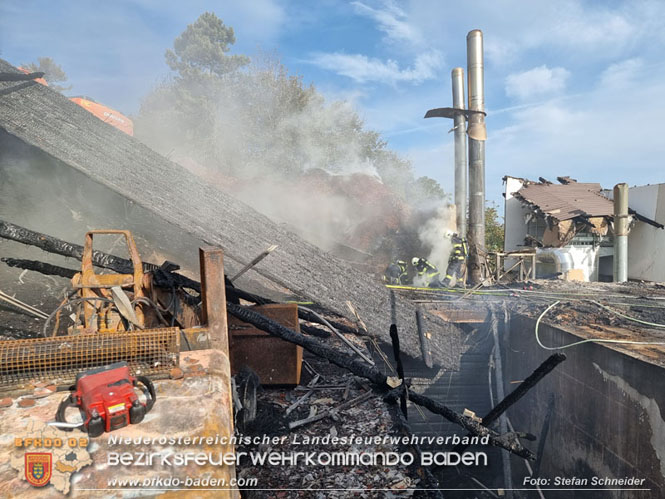 20231007_Großbrand in Heizungsanlage von Hühnerstall in Schwarzensee/Neuhaus Foto: Stefan Schneider BFK Baden 20231007_Großbrand in Heizungsanlage von Hühnerstall in Schwarzensee/Neuhaus Foto: Stefan Schneider BFK Baden